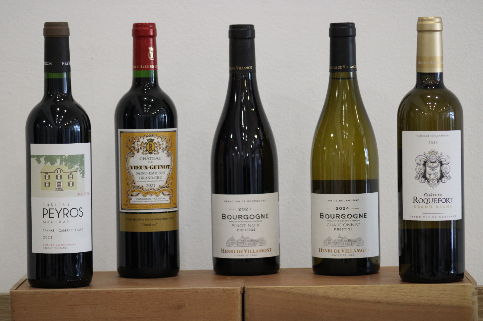 Cinco botellas francesas de la colección OW