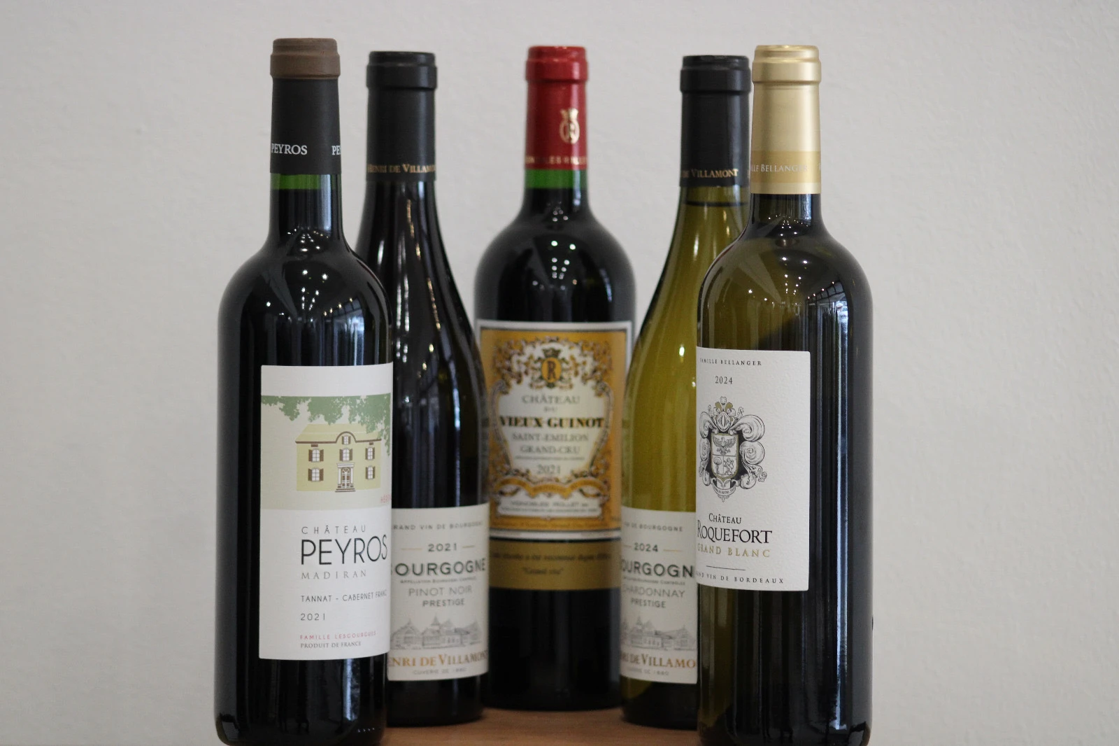 Cinco botellas francesas de la colección OW en la fotografía original autorizada